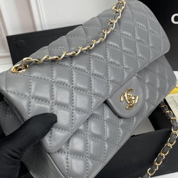 Classic Flap Women's Handbag - Picture 4 of 8